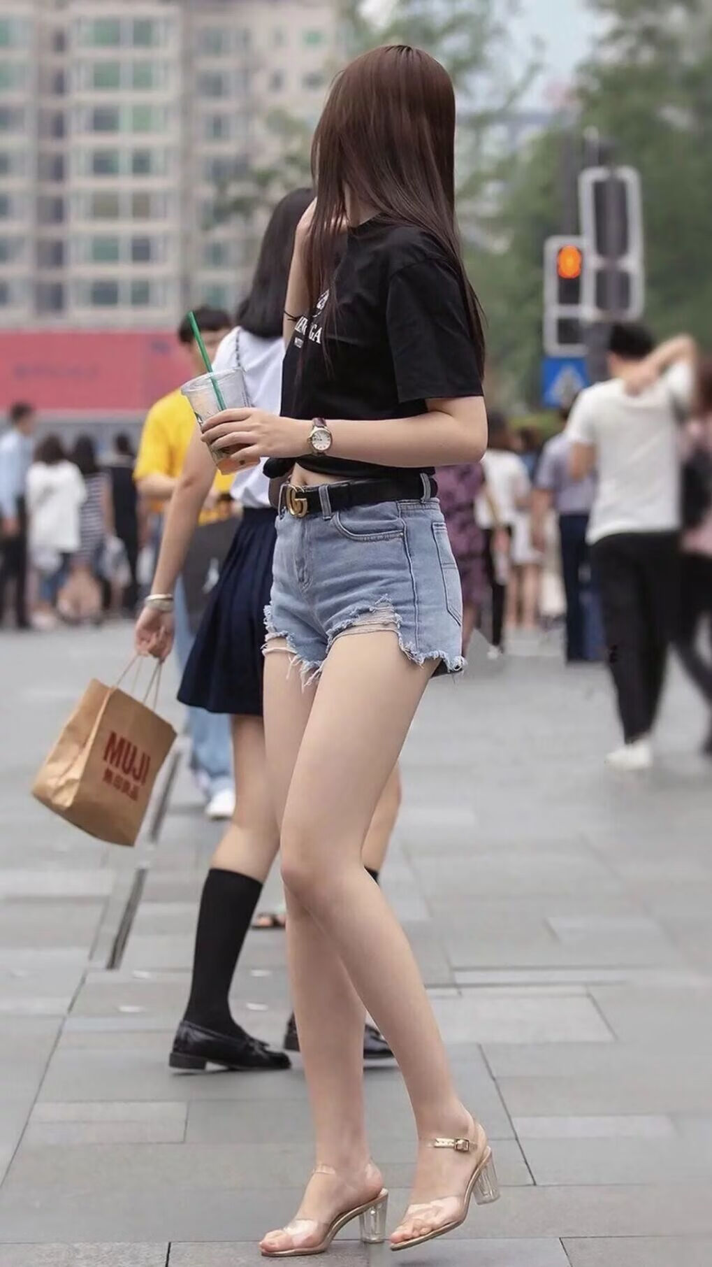 “强强对话！联盟顶尖豪强交锋，悬念重重促发火花”