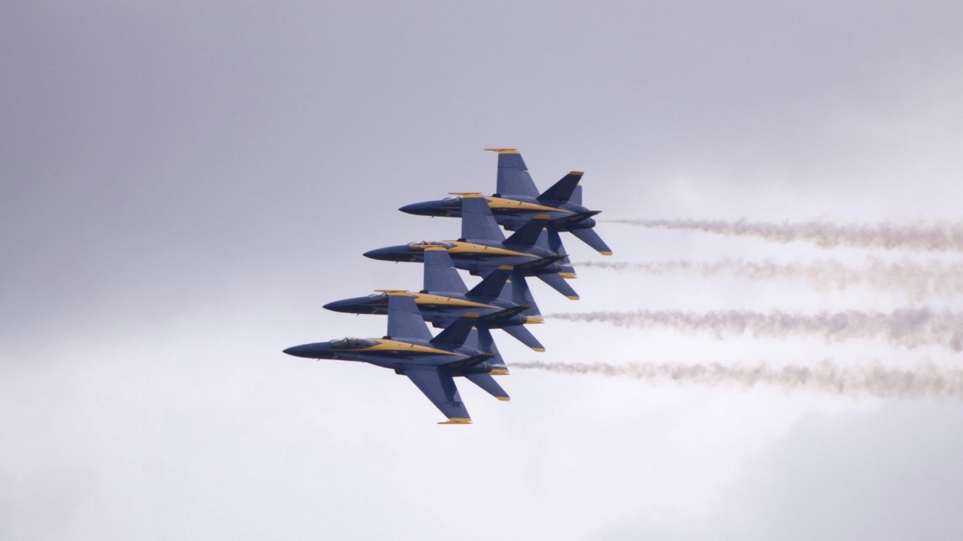 后卫线竞争激烈谁能成为国家队新大脑，后卫什么