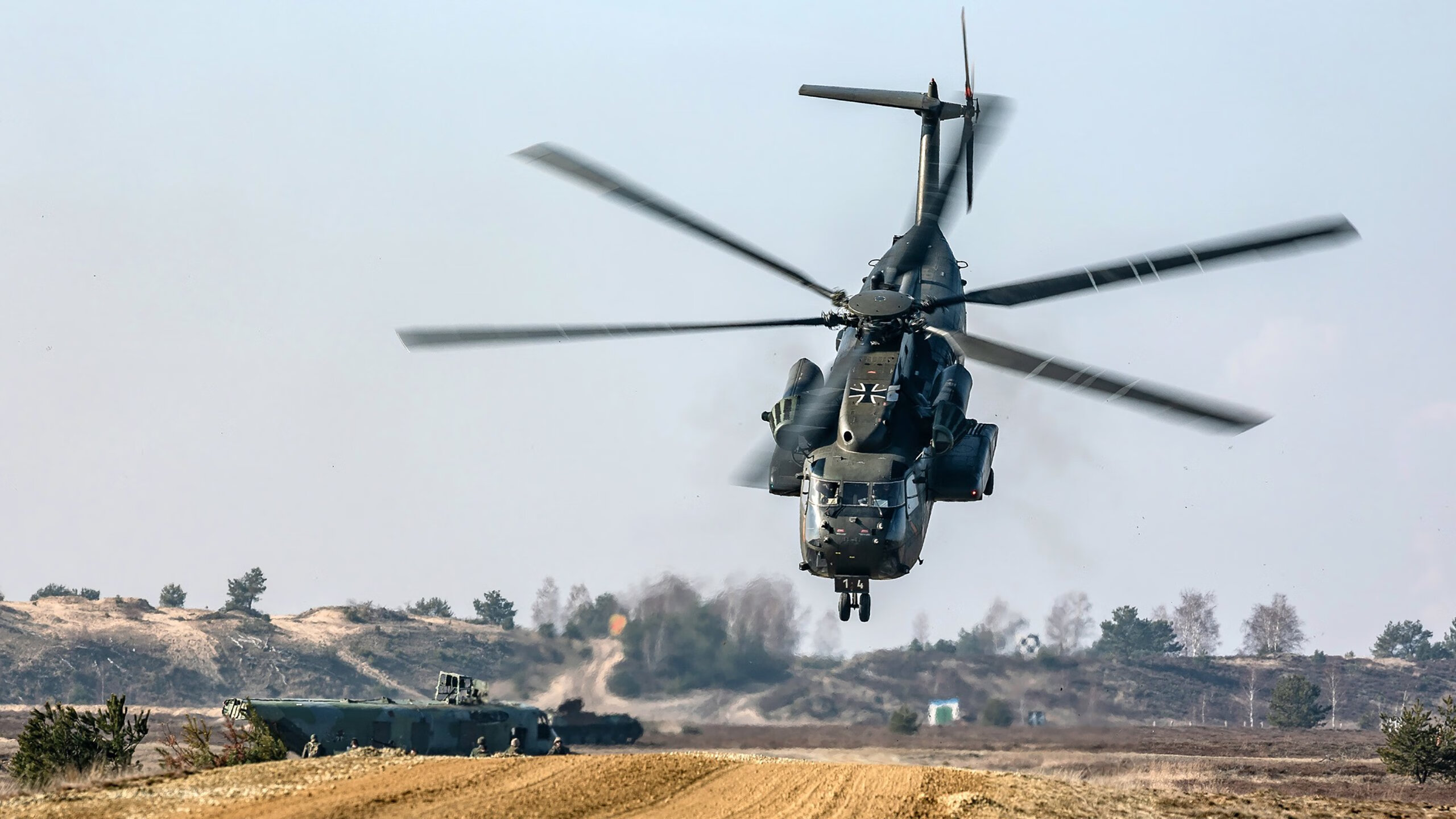 森林狼内线球员赛前进行高强度力量训练，森林狼赢