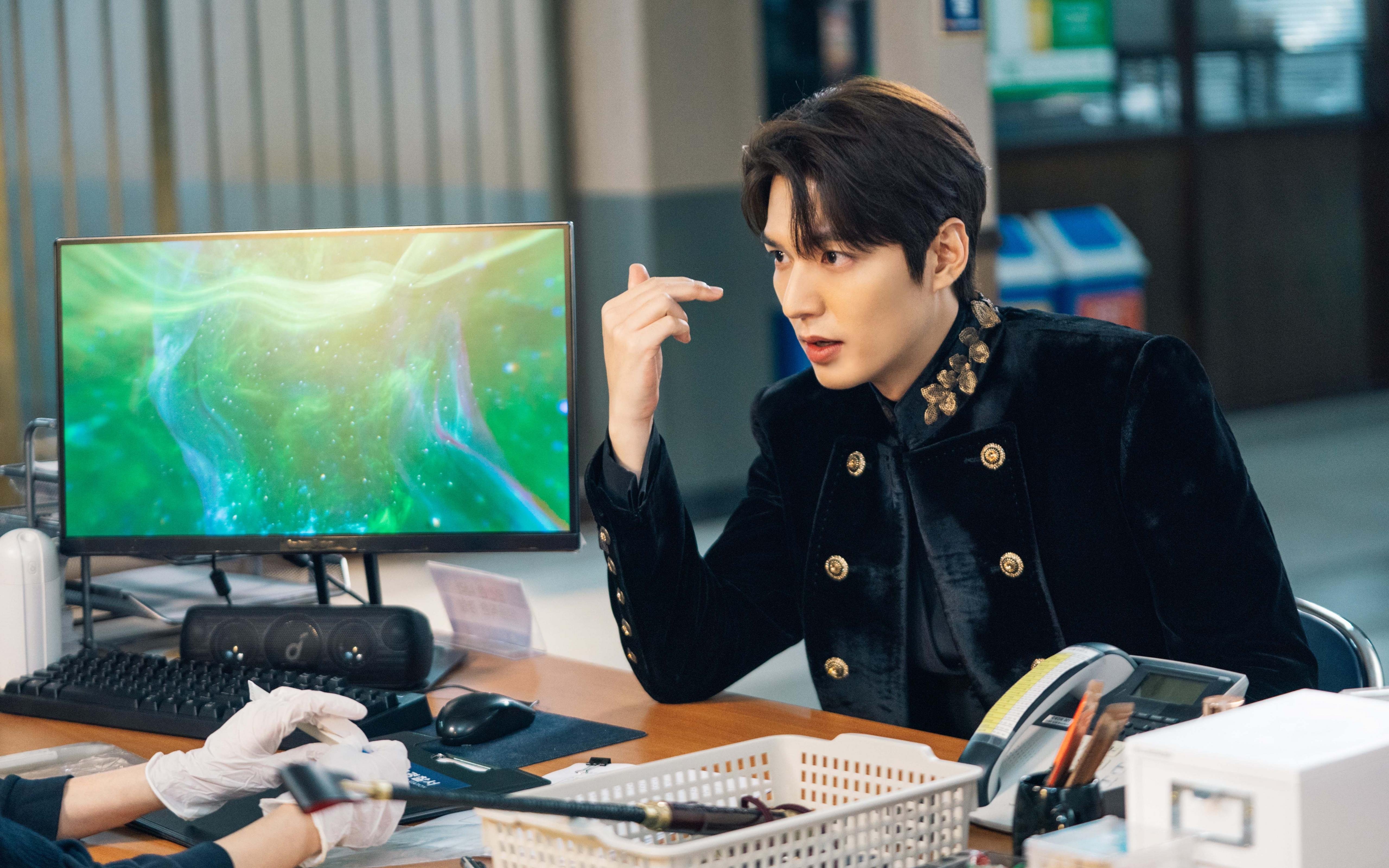 开云中国-皮特·斯图斯：作为防线核心，牢牢把控比赛节奏，皮斯特耶